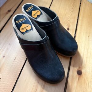 Swedish Hasbeens Black Leather Clogs EU 41